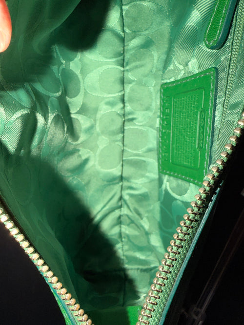 COACH 2004 Kelly Green Hamptons Soho Leather Demi Baguette *Rare